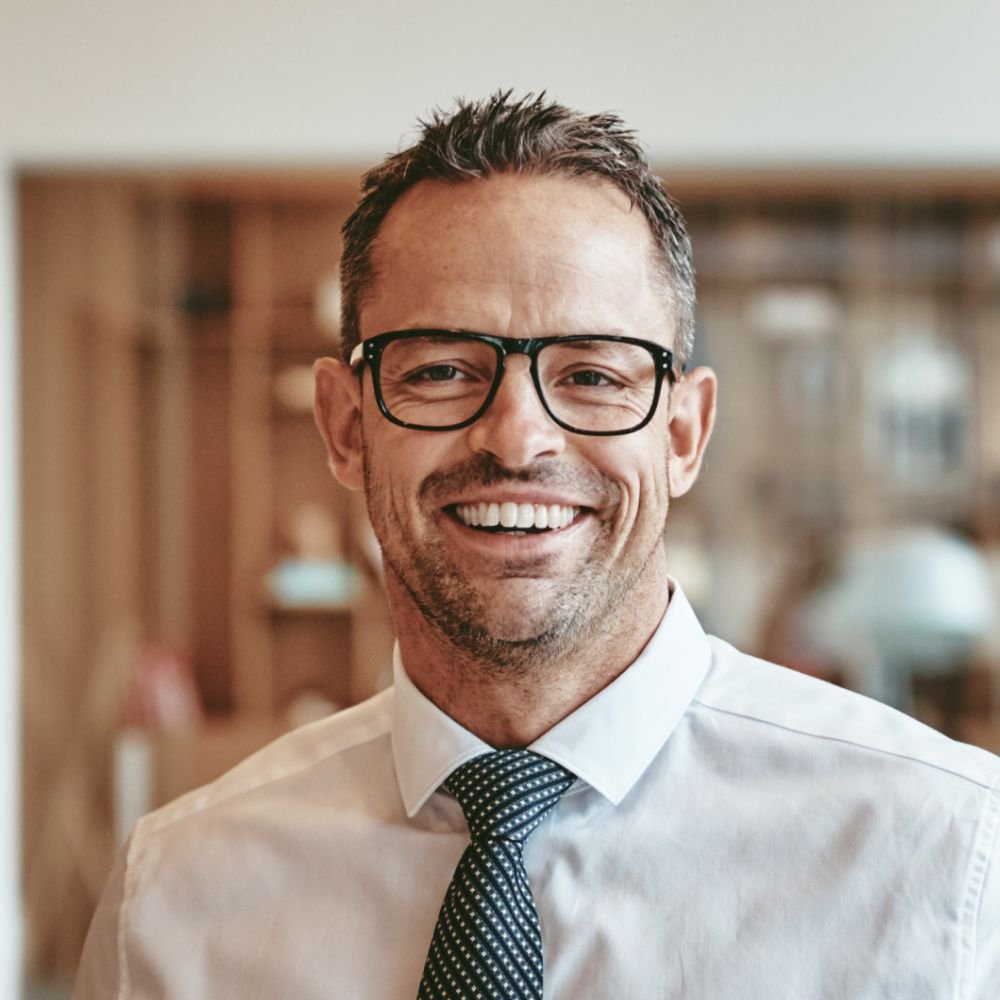 Testimonials smiling mature businessman standing alone in an of y89vgbd 1.jpg